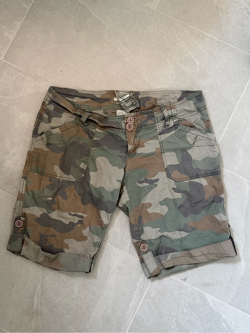 Vintage Garage Women's Camouflage bermudas/capris